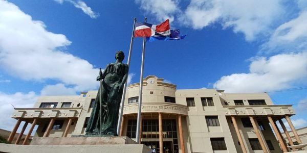 Imponen medidas de coerción a hombre imputado por compras de cédulas en Santiago