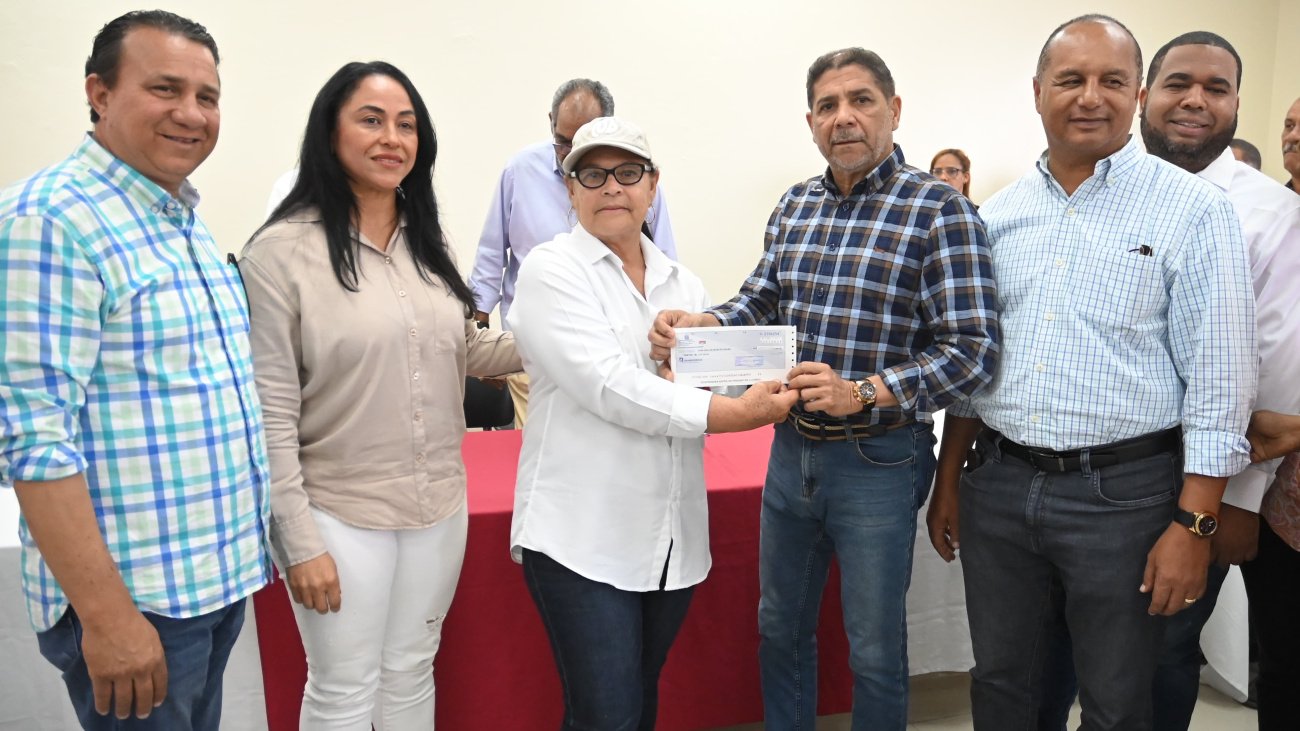 Gobierno envía ayuda económica productores de Nagua que tuvieron pérdidas en últimas lluvias torrenciales