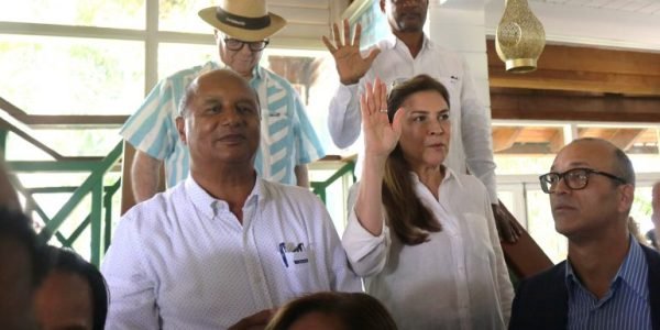 Hipólito y Carolina Mejía reciben del Frente Agropecuario del PRM a decenas de dirigentes del PLD y la FP