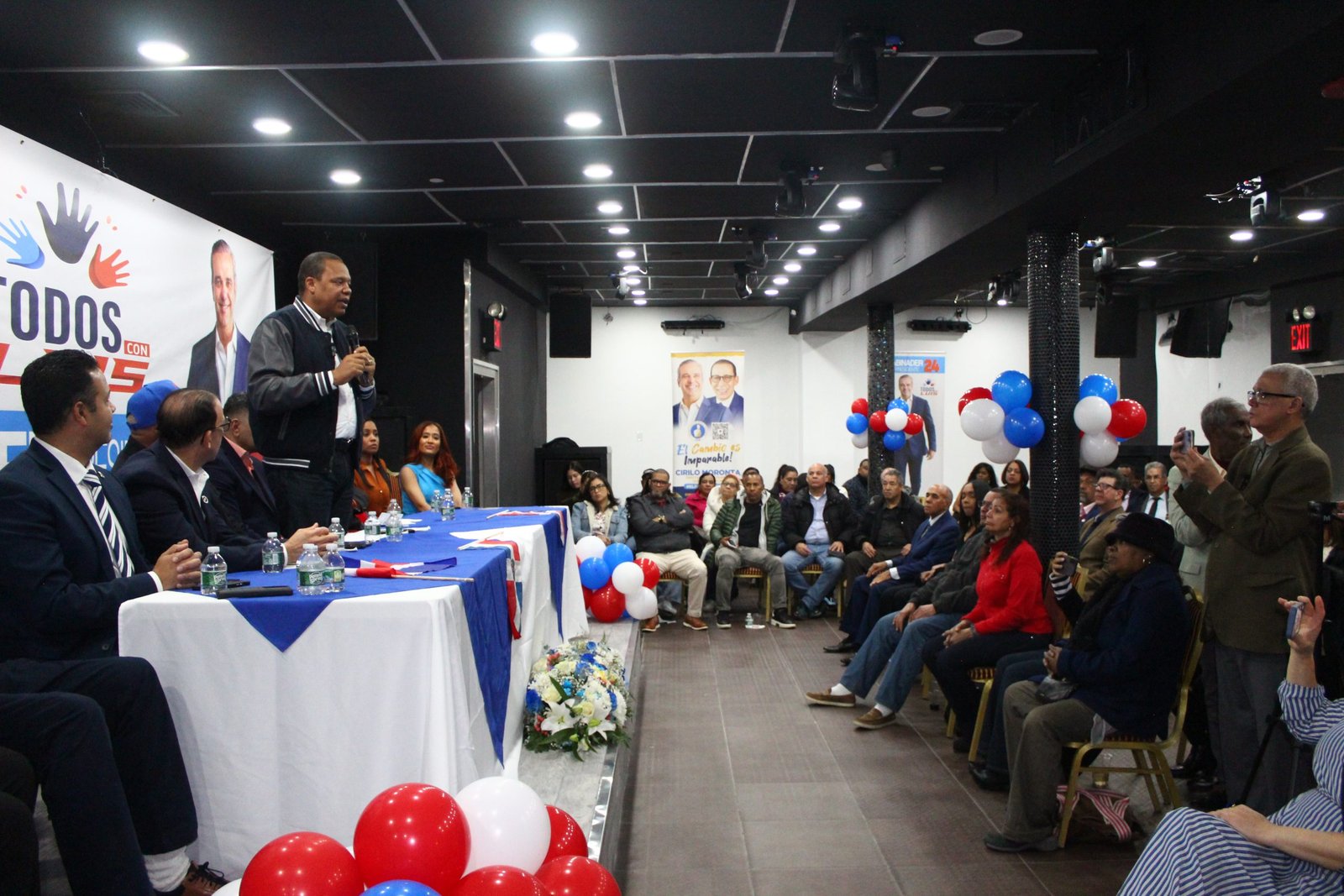 Eddy Alcántara llama a los dominicanos en el exterior votar masivamente por la reelección de Luis Abinader Eddy Alcántara llama a los dominicanos en el exterior votar masivamente por la reelección de Luis Abinader
