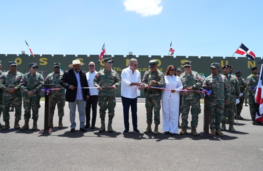 Luis Abinader inaugura nuevas instalaciones del Ejército en Dajabón