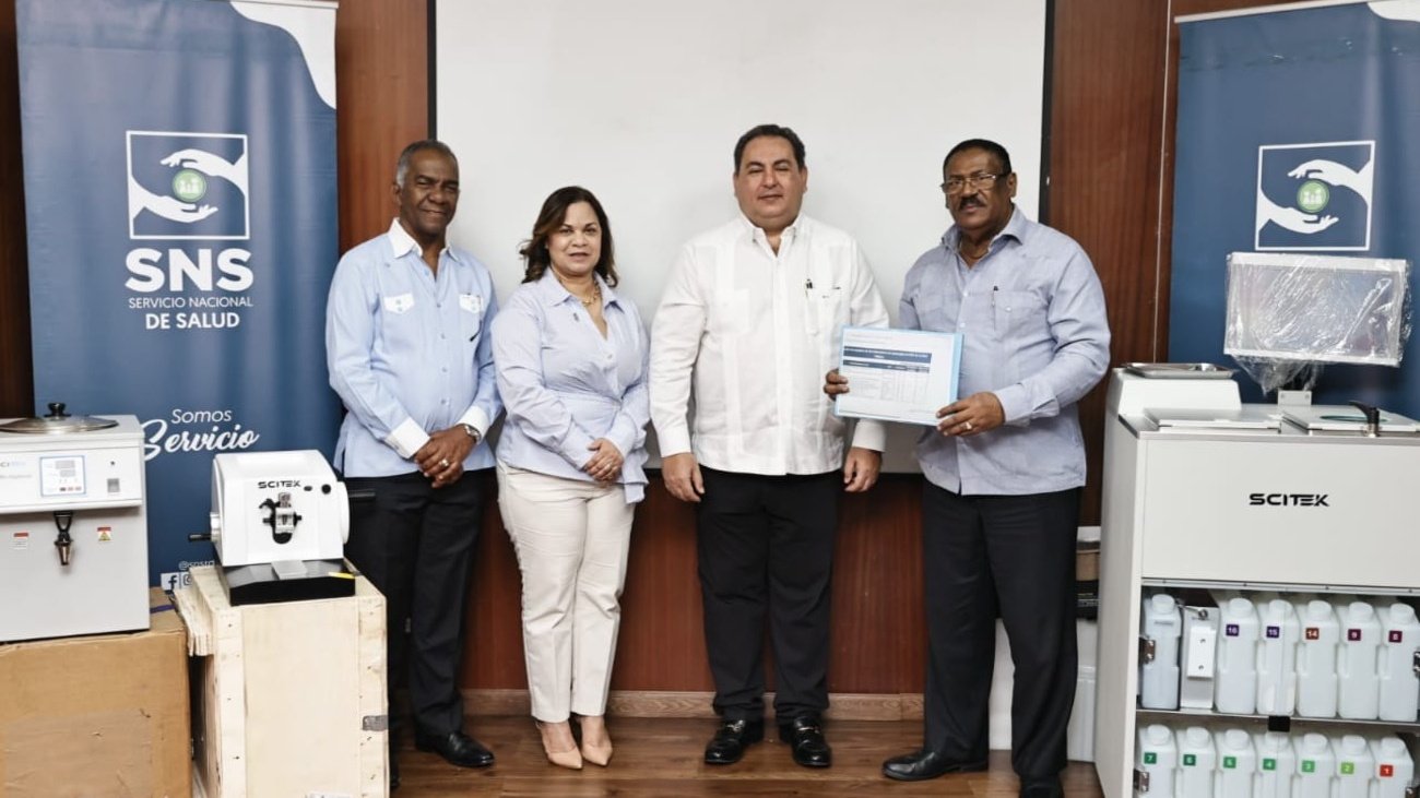 SNS entrega equipos para fortalecer laboratorios de anatomía patológica en 11 hospitales