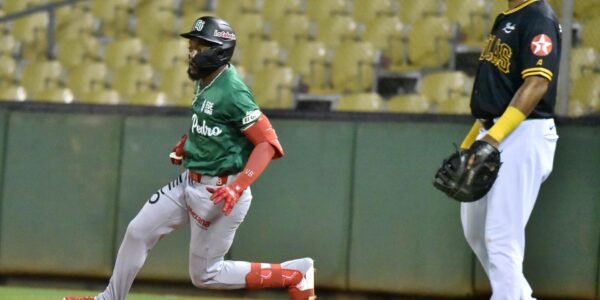 Las Águilas derrotan a las Estrellas en debut dirigente Molina