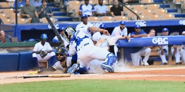 Licey da otra blanqueada a Águilas