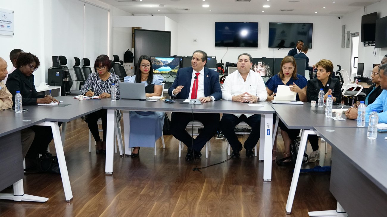 Víctor Atallah afirma que aumentos salariales reflejan compromiso del Gobierno con todo el personal de salud