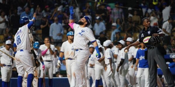 Licey blanquea a Estrellas; Águilas vencen a Leones y Toros a GC