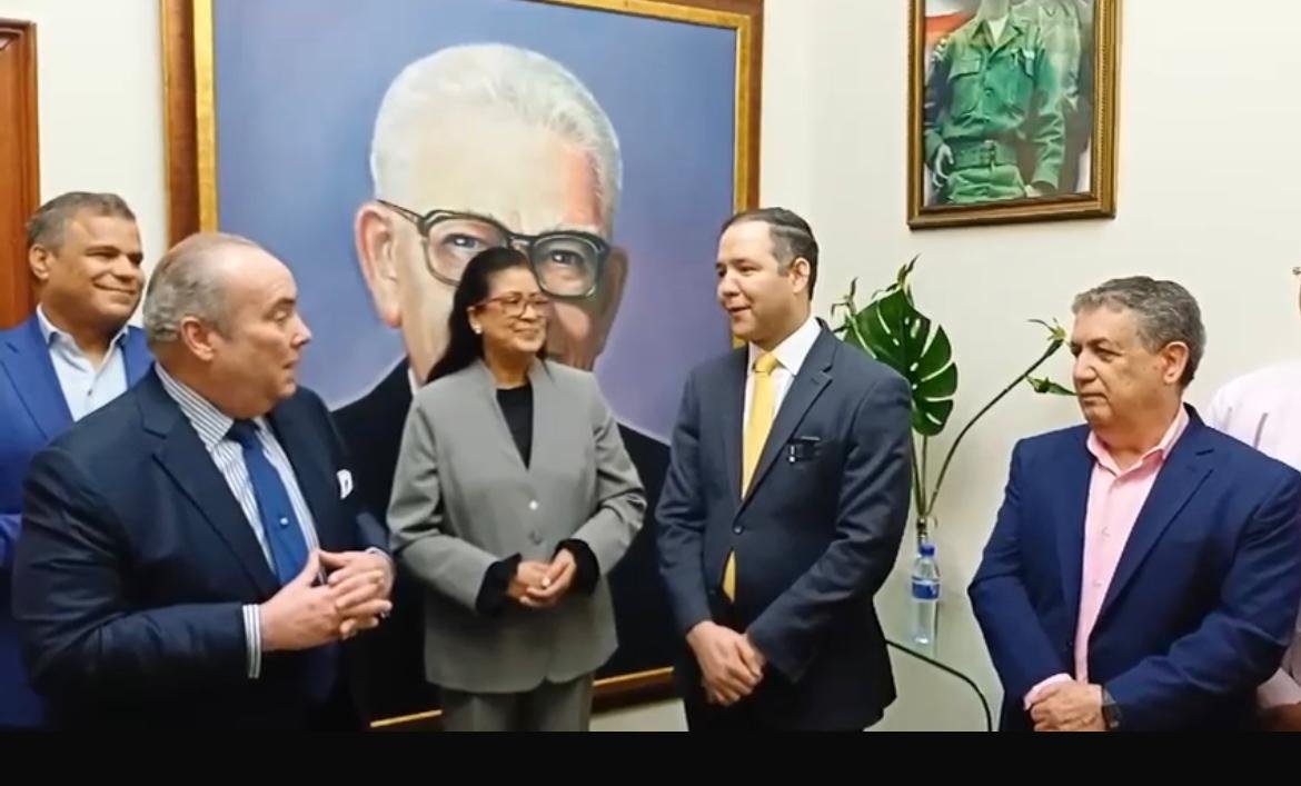 Johnny Pujols asume Secretaría General; reafirma compromiso con fortalecer PLD