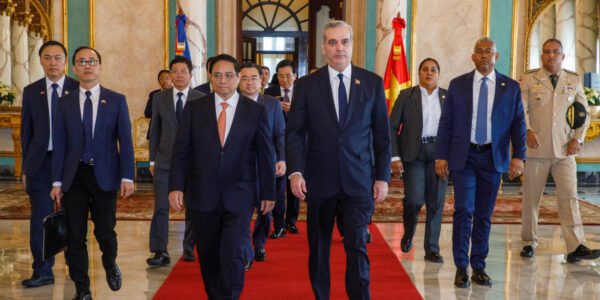 Presidente Abinader recibe al primer ministro de Vietnam, Pham Minh Chinh, en visita oficial