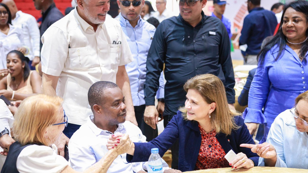 Damnificados del huracán Georges reciben un techo digno