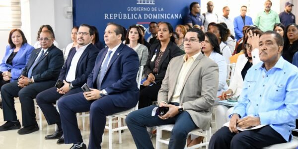 Ministro de Salud, Víctor Atallah, insta a evitar el estigma asociado a la depresión