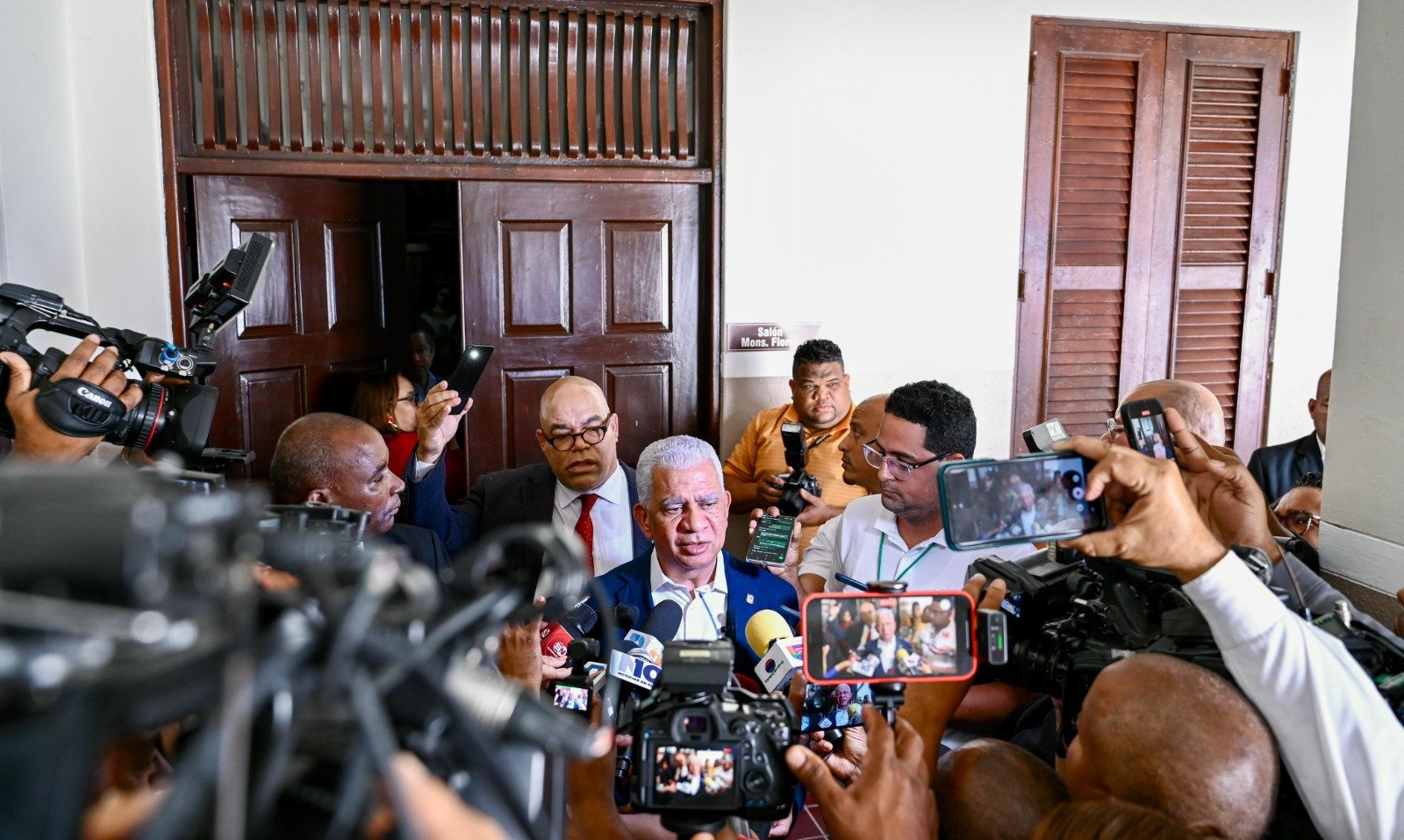 Senador Ricardo de los Santos, iglesia católica y el Gobierno buscan solucionar litis agricultores de Sánchez Ramírez y Barrick Pueblo Viejo