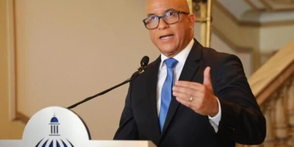 Homero Figueroa aclara alcance de equipo de prensa del presidente Abinader
