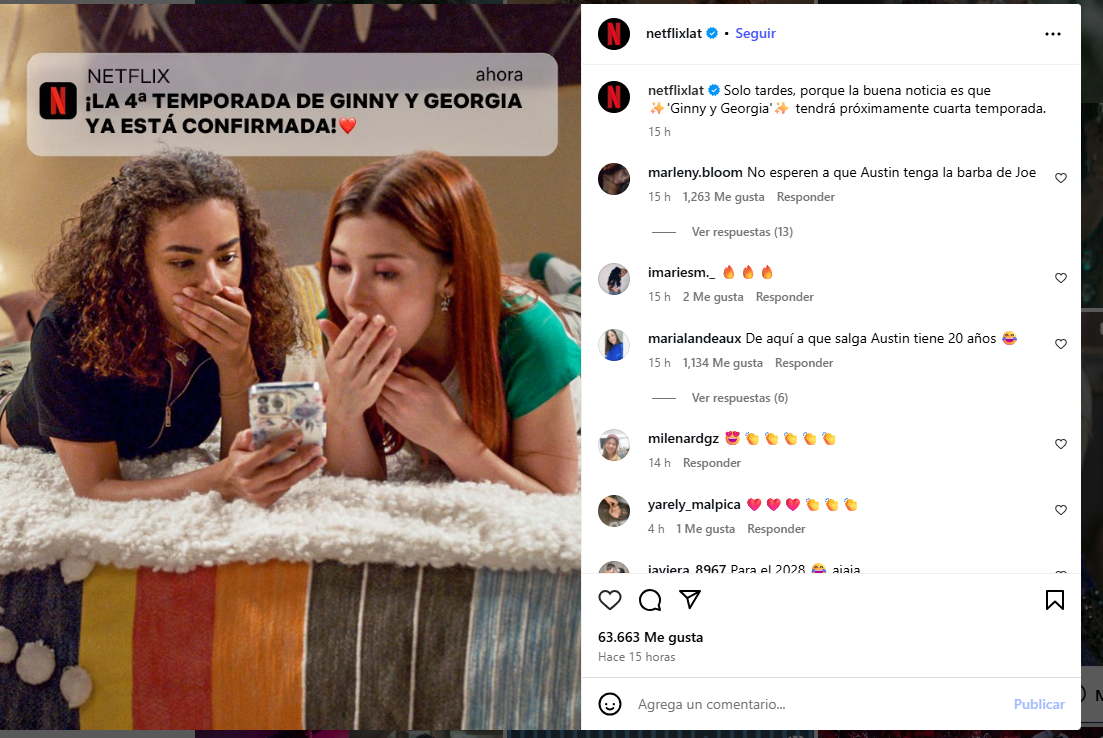 Personas sorprendidas viendo noticia sobre Ginny y Georgia.