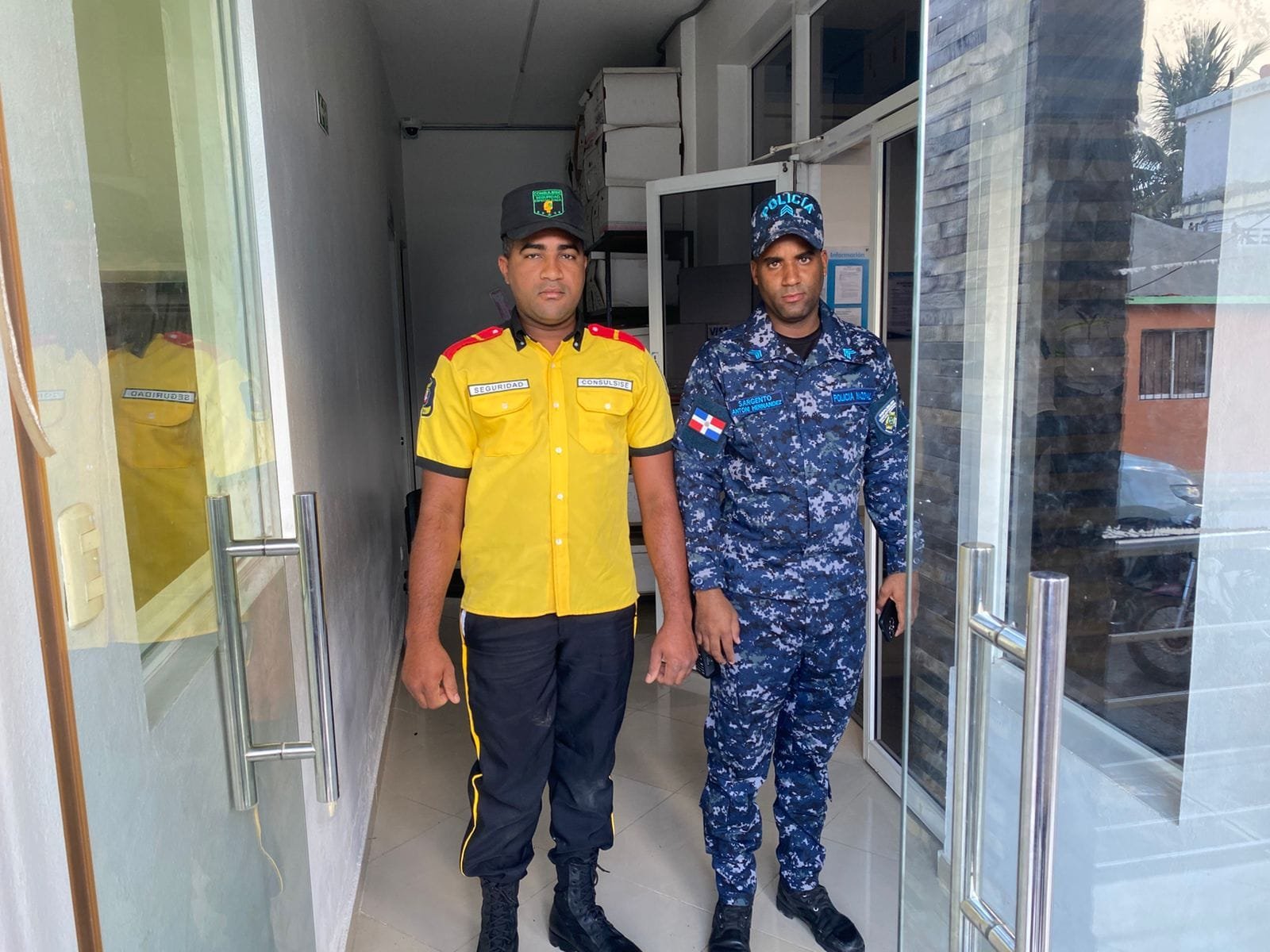 Apresan hombre tras presunto intento de atraco en oficina Edenorte en Sánchez (1) Apresan hombre tras presunto intento de atraco en oficina Edenorte en Sánchez (1)