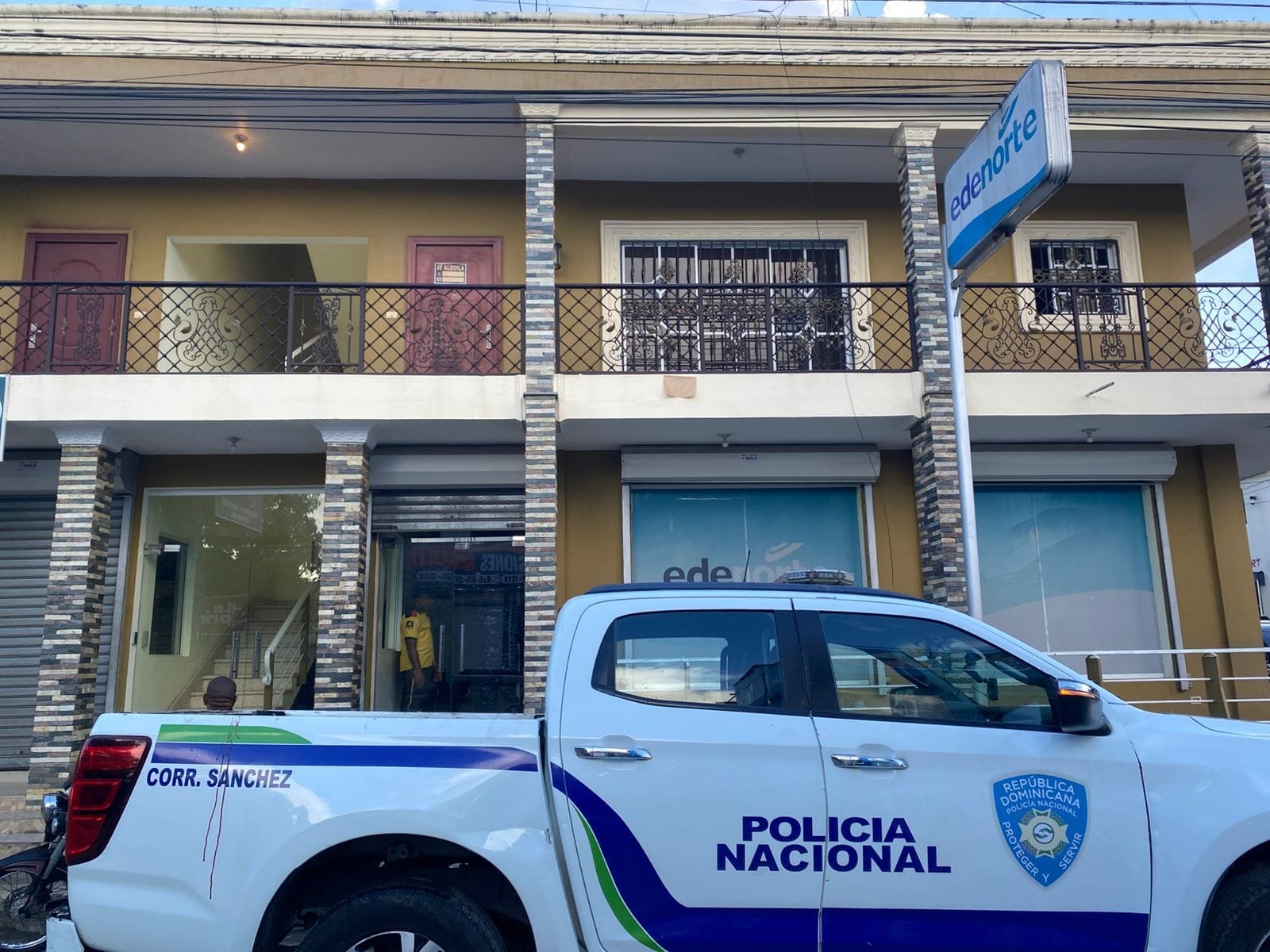 Apresan hombre tras presunto intento de atraco en oficina Edenorte en Sánchez (4) Apresan hombre tras presunto intento de atraco en oficina Edenorte en Sánchez (4)