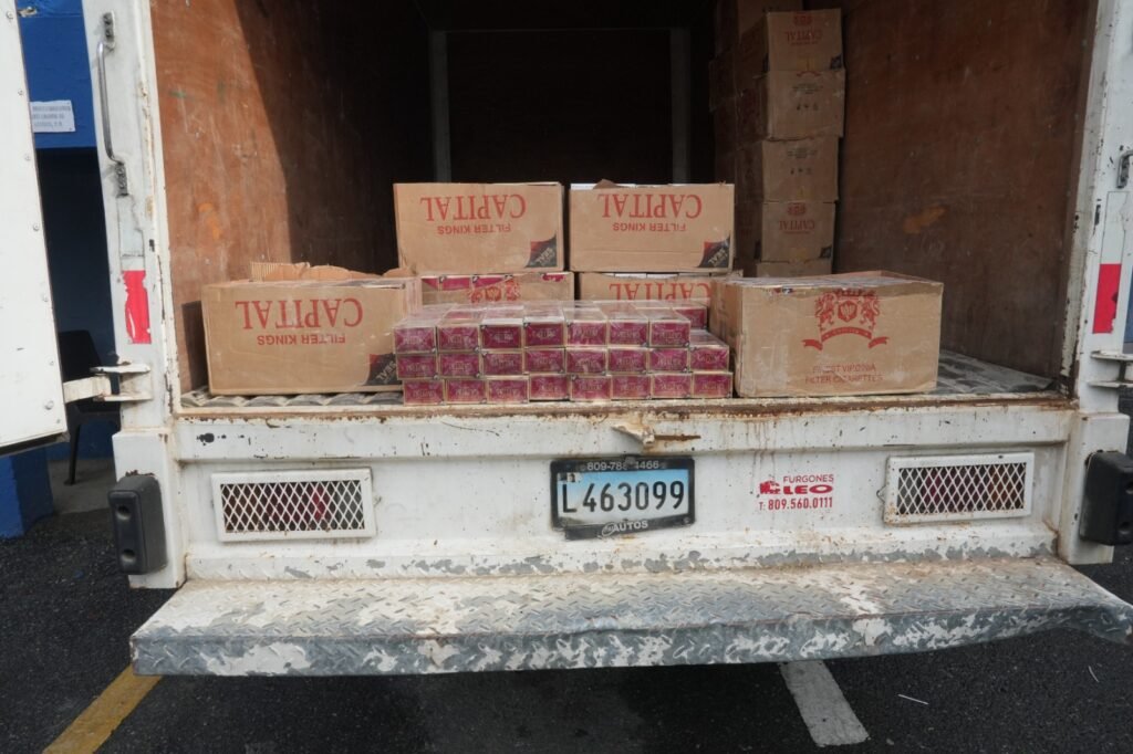 Policía ocupa 100 mil cigarrillos de contrabando y arresta a tres hombres en Santo Domingo Oeste - Noticias de hoy en República Dominicana | De Último Minuto