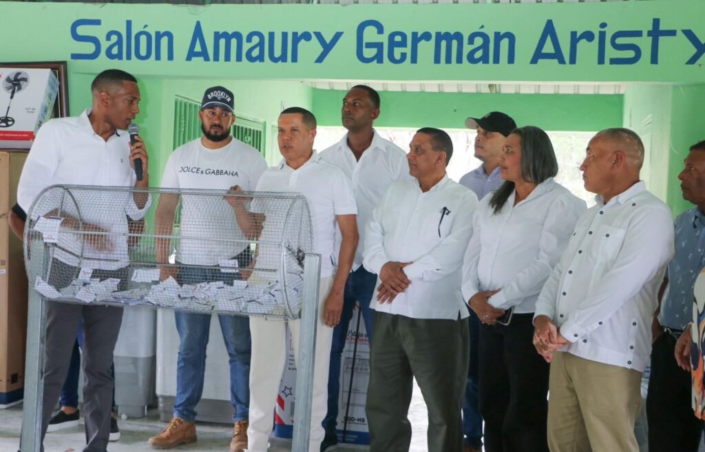Sandy Báez agradece a Ruddy González y David Collado por celebración del Día de las Madres en Padre Las Casas - Noticias de hoy en República Dominicana | De Último Minuto