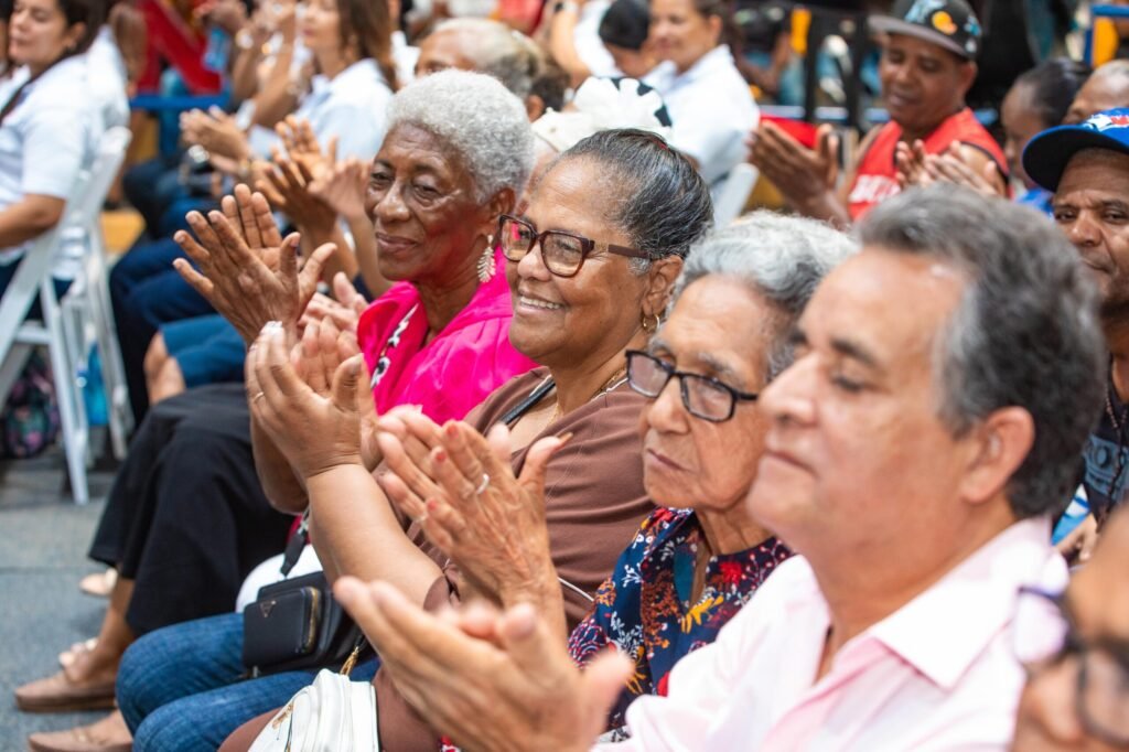 Abinader entrega en Haina 1,279 títulos de propiedad en vísperas del Día de las Madres | 3 | Abinader entrega en Haina 1,279 títulos de propiedad en vísperas del Día de las Madres - Noticias de hoy en República Dominicana | De Último Minuto