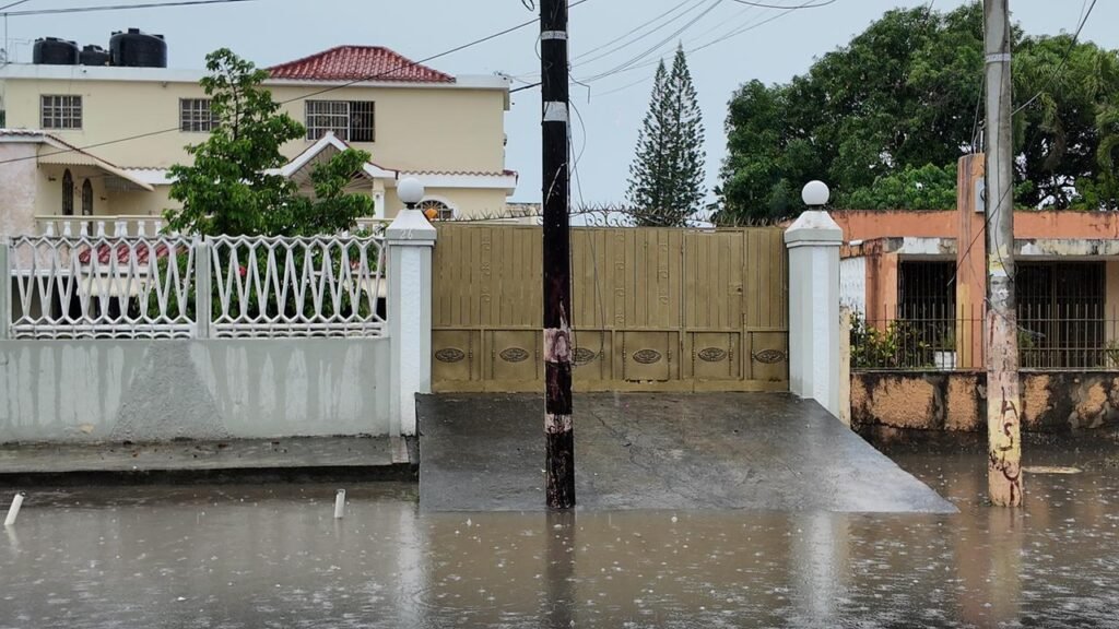 Lluvias causan inundaciones urbanas en el gran Santo Domingo | 2 | Lluvias causan inundaciones urbanas en el gran Santo Domingo - Noticias de hoy en República Dominicana | De Último Minuto