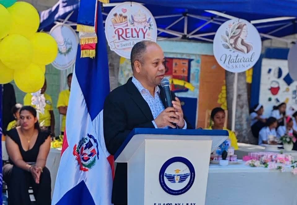 Regional 03 de Educación participa en Feria de Emprendimiento en Padre Las Casas - Noticias de hoy en República Dominicana | De Último Minuto