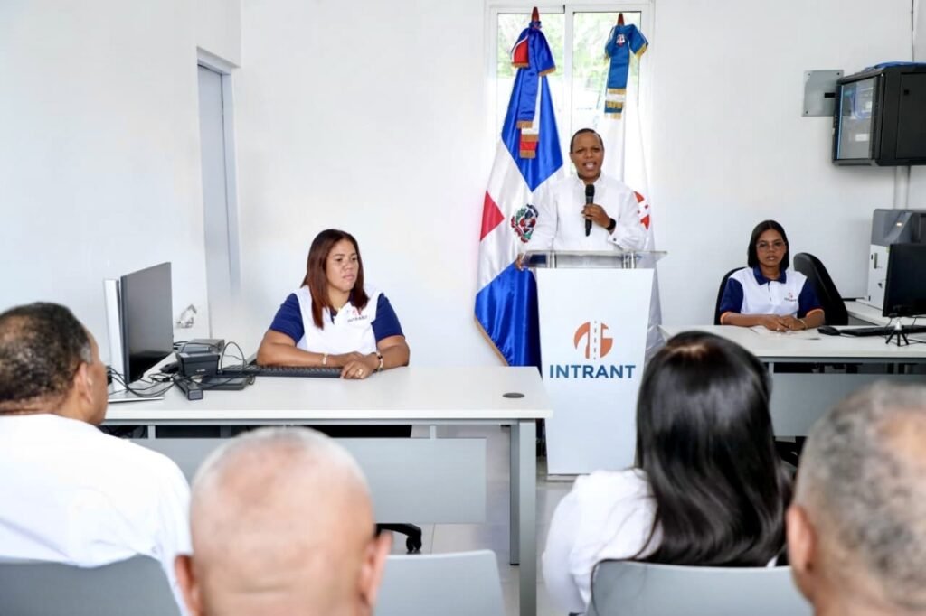 Intrant inaugura primera oficina de licencias de conducir en Jimaní | 2 | Intrant inaugura primera oficina de licencias de conducir en Jimaní - Noticias de hoy en República Dominicana | De Último Minuto