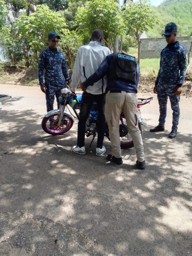 Policía ocupa armas ilegales, recupera motocicletas robadas y ejecuta arrestos en Santo Domingo Norte | 4 | Policía ocupa armas ilegales, recupera motocicletas robadas y ejecuta arrestos en Santo Domingo Norte - Noticias de hoy en República Dominicana | De Último Minuto