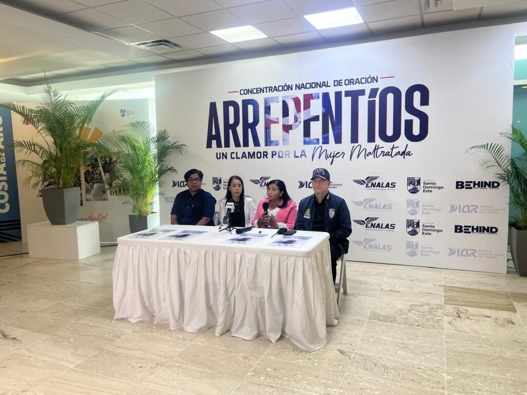 Autoridades y líderes religiosos de SDE unen esfuerzos para enfrentar la violencia y los feminicidios - Noticias de hoy en República Dominicana | De Último Minuto