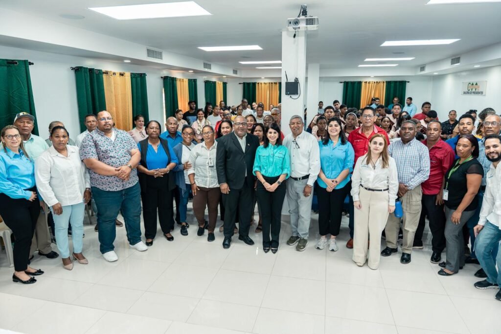 Fundación Reservas del País capacita a más de 100 microempresarios de Pedernales | 2 | Fundación Reservas del País capacita a más de 100 microempresarios de Pedernales - Noticias de hoy en República Dominicana | De Último Minuto