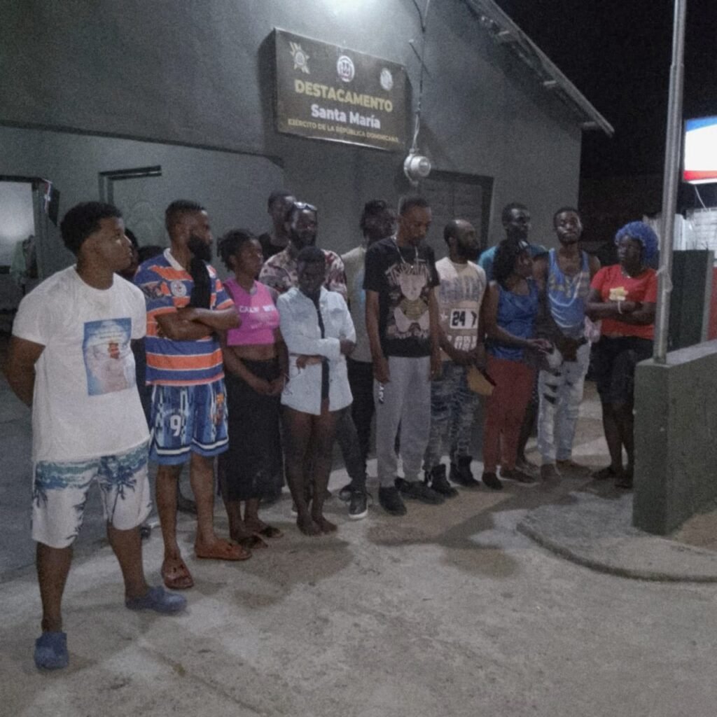 Ejército detiene a 54 indocumentados y retiene motocicletas durante operativos en Montecristi | 2 | Ejército detiene a 54 indocumentados y retiene motocicletas durante operativos en Montecristi - Noticias de hoy en República Dominicana | De Último Minuto