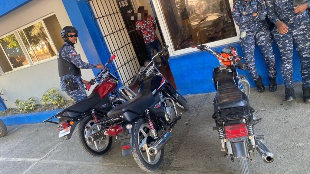 PN ocupa armas ilegales, recupera motocicletas robadas y ejecuta órdenes de arresto en SDN - Noticias de hoy en República Dominicana | De Último Minuto