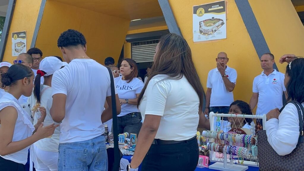 Corpus Christi congrega a miles de fieles y dispara las ventas de comerciantes informales en Santiago - Noticias de hoy en República Dominicana | De Último Minuto