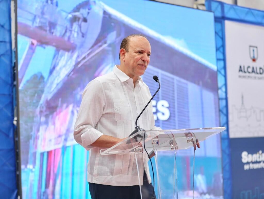 Presidente Abinader y Ulises Rodríguez entregan remozado techado de Los Ciruelitos | 3 | Presidente Abinader y Ulises Rodríguez entregan remozado techado de Los Ciruelitos - Noticias de hoy en República Dominicana | De Último Minuto