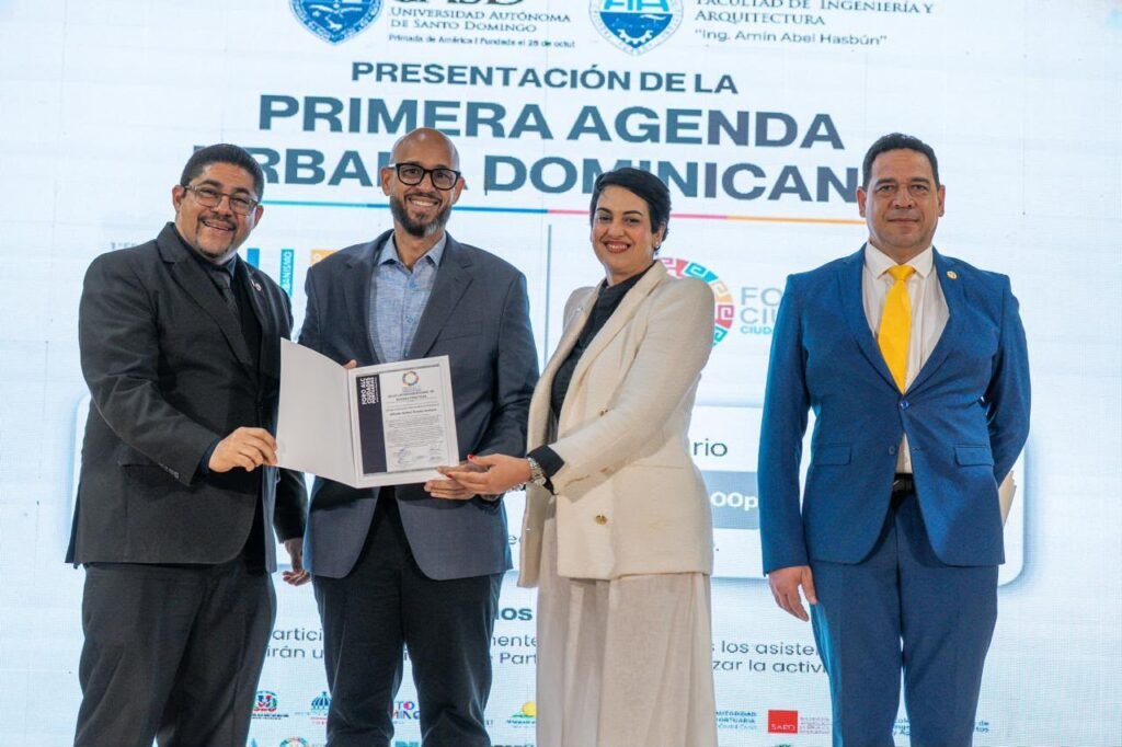Alcalde de Nagua es reconocido en foro regional | 3 | Alcalde de Nagua es reconocido en foro regional - Noticias de hoy en República Dominicana | De Último Minuto