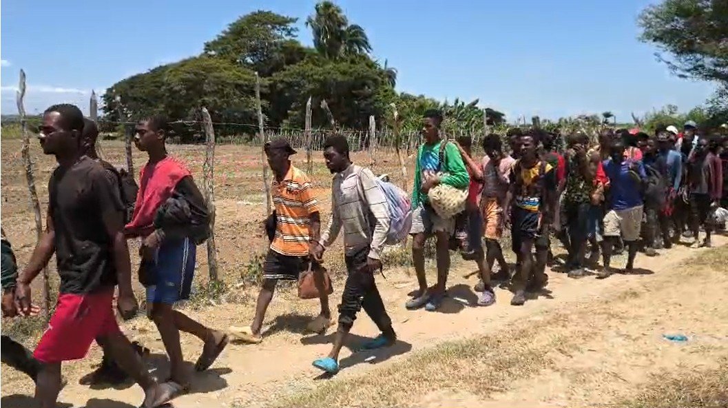 Ejército captura 49 haitianos indocumentados en Esperanza