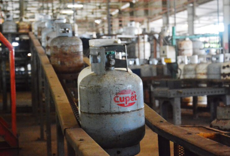 El Gobierno de Cuba alza el precio del gas licuado y manufacturado