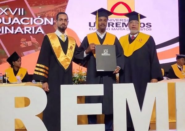 UNIREMHOS celebró  su sexagésima séptima graduación ordinaria con 612 nuevos profesionales