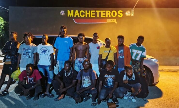 Ejército detiene 22 indocumentados y arresta dominicano señalado por tráfico de migrantes