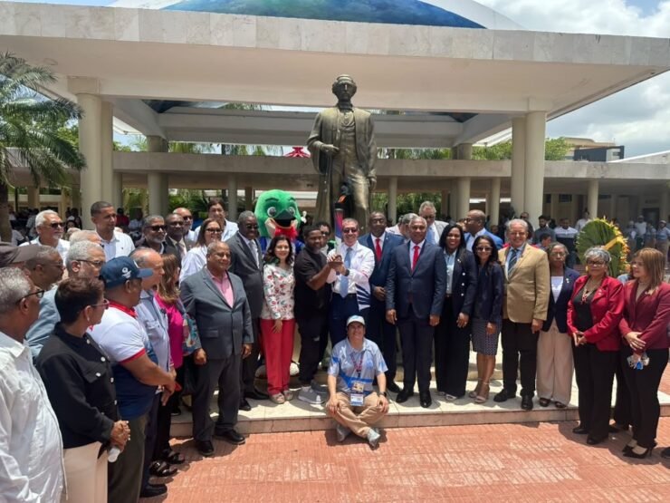 UASD recibe la antorcha de los XXV Juegos Centroamericanos y del Caribe; reafirma su respaldo al deporte nacional