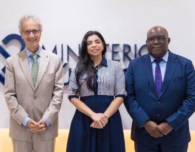 Procuradora recibe delegación de Transparencia Internacional de cara a cumbre anticorrupción en RD Procuradora recibe delegación de Transparencia Internacional de cara a cumbre anticorrupción en RD
