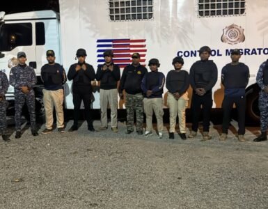Migración dice que detuvo a 989 extranjeros y deportó a 872 en operativos