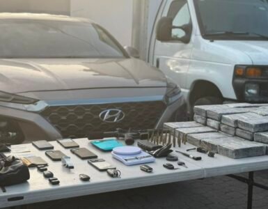 Ocupan cocaína, un fusil y tres vehículos  durante allanamiento en el DN