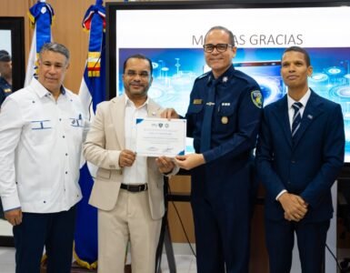 ITLA entrega primera certificación en Inteligencia Artificial al alto mando de la PN