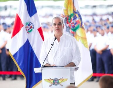 Abinader afirma que RD está lista para enfrentar cualquier amenaza en la frontera; anuncia licitación de vehículos para la PN Abinader afirma que RD está lista para enfrentar cualquier amenaza en la frontera; anuncia licitación de vehículos para la PN