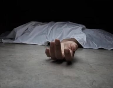 Madre muere de un infarto tras enterarse de que su hijo y su nieto se enfrentaron a cuchilladas en Samaná Madre muere de un infarto tras enterarse de que su hijo y su nieto se enfrentaron a cuchilladas en Samaná