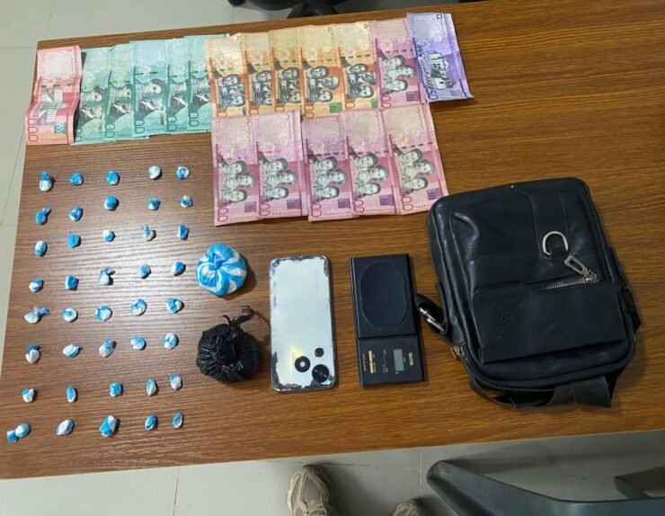 Policía apresa a hombre con 42 porciones de presuntas drogas en Montecristi