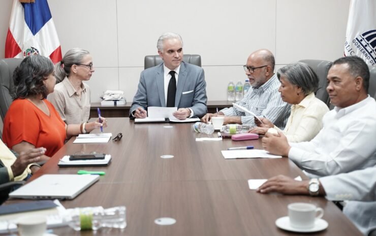 Minerd y ADP acuerdan publicar resultados de Evaluación de Desempeño Docente