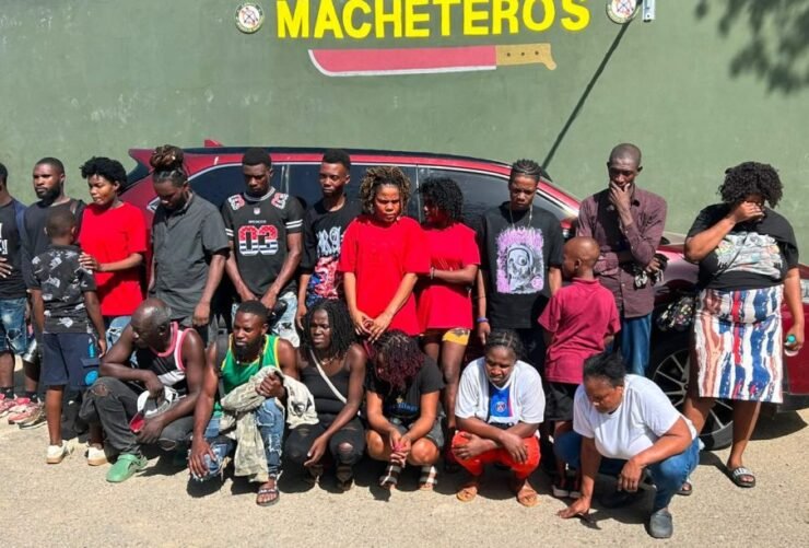 Detienen dominicano transportando 19 haitianos indocumentados en Santiago Rodríguez