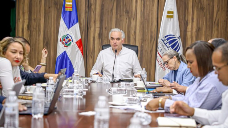 Minerd dice avanzan los preparativos del nuevo año escolar
