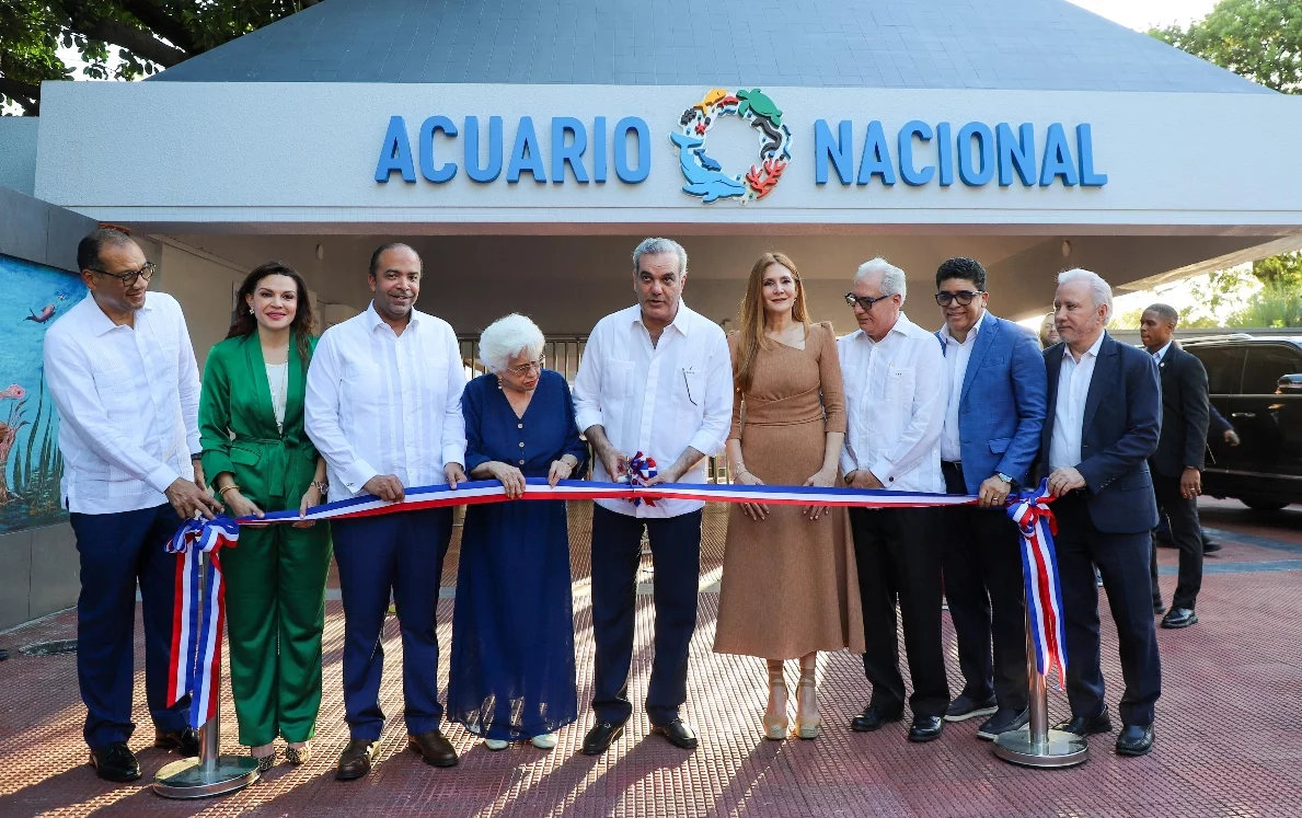 Momento en que las autoridades dejan abierto el Acuario Nacional. fuente externa.