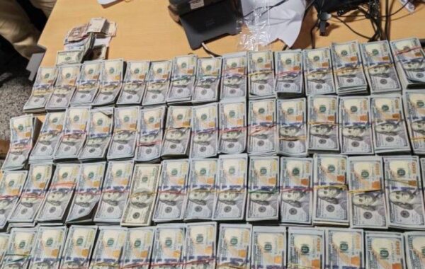 Pasajero llevaba US$599,700 en un bulto y US$1,000 en los bolsillos en el AILA